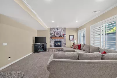 1043 E Mach Schnell Dr, Sandy, UT 84094 - Photo 33