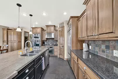 1043 E Mach Schnell Dr, Sandy, UT 84094 - Photo 9