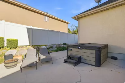 1043 E Mach Schnell Dr, Sandy, UT 84094 - Photo 43