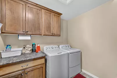 1043 E Mach Schnell Dr, Sandy, UT 84094 - Photo 27