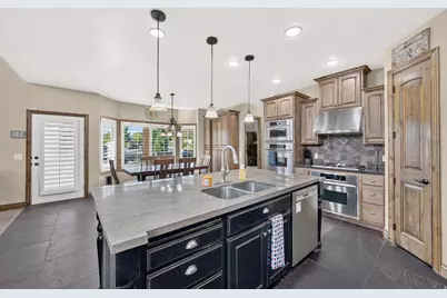 1043 E Mach Schnell Dr, Sandy, UT 84094 - Photo 7
