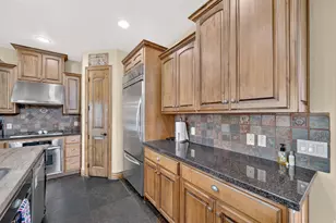 1043 E Mach Schnell Dr, Sandy, UT 84094 - Photo 15