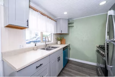 2600 N Hill Field Rd #5, Layton, UT 84041 - Photo 9