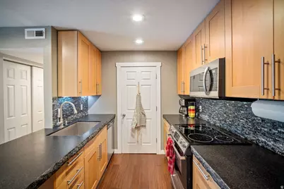 1190 E Waterside Cv S #30 B, Midvale, UT 84047 - Photo 3