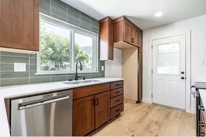 348 E 300 N, Centerville, UT 84014 - Photo 7