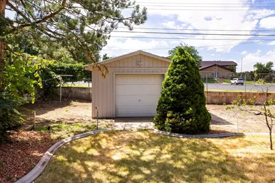 348 E 300 N, Centerville, UT 84014 - Photo 23