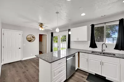 1236 W 1975 S, Woods Cross, UT 84087 - Photo 7