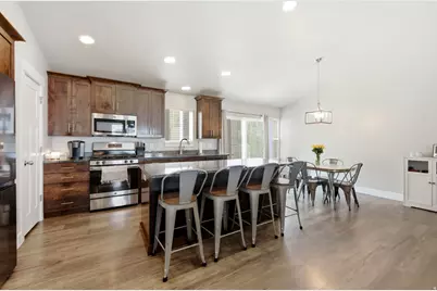 7127 N Hollow Crest Cir, Eagle Mountain, UT 84005 - Photo 9