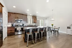 7127 N Hollow Crest Cir, Eagle Mountain, UT 84005 - Photo 9