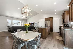 7127 N Hollow Crest Cir, Eagle Mountain, UT 84005 - Photo 7