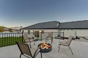 7127 N Hollow Crest Cir, Eagle Mountain, UT 84005 - Photo 31
