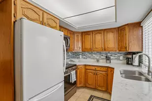 4861 S 1670 E, Holladay, UT 84117 - Photo 5