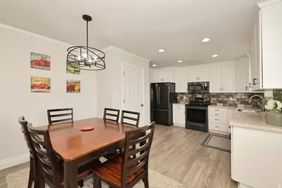 10318 S Silver Willow Dr, Sandy, UT 84070 - Photo 5