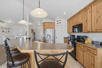 8638 N Jefferson Dr, Eagle Mountain, UT 84005 - Photo 7