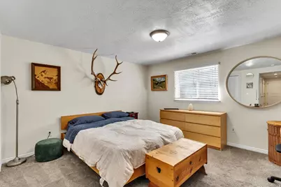 2863 E Fallentine Rd, Sandy, UT 84093 - Photo 41