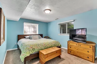 2863 E Fallentine Rd, Sandy, UT 84093 - Photo 43