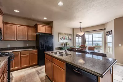 2011 E Stoneleigh Dr, Draper, UT 84020 - Photo 11