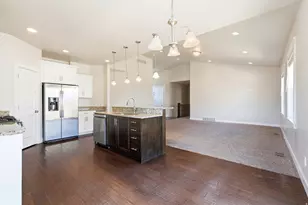390 S Coyote Ridge Dr E, Smithfield, UT 84335 - Photo 3