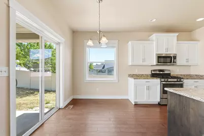 390 S Coyote Ridge Dr E, Smithfield, UT 84335 - Photo 7