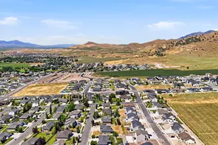 390 S Coyote Ridge Dr E, Smithfield, UT 84335 - Photo 35