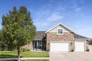 6984 W Boulder Ridge Cir, Herriman, UT 84096 - Photo 1