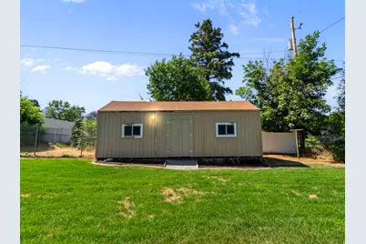 6566 S 2425 E, Cottonwood Heights, UT 84121 - Photo 11