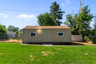 6566 S 2425 E, Cottonwood Heights, UT 84121 - Photo 11