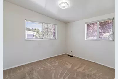 6566 S 2425 E, Cottonwood Heights, UT 84121 - Photo 21