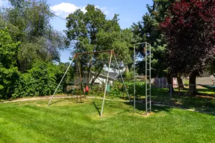 6566 S 2425 E, Cottonwood Heights, UT 84121 - Photo 13