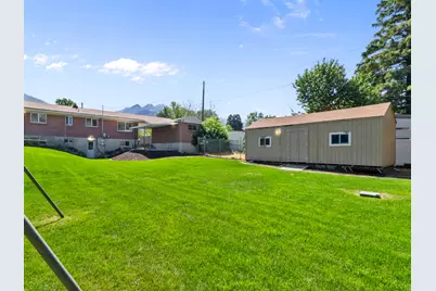 6566 S 2425 E, Cottonwood Heights, UT 84121 - Photo 9