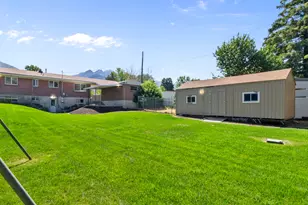 6566 S 2425 E, Cottonwood Heights, UT 84121 - Photo 9
