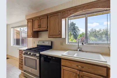 6566 S 2425 E, Cottonwood Heights, UT 84121 - Photo 17