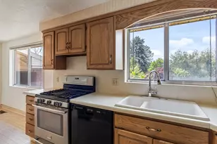 6566 S 2425 E, Cottonwood Heights, UT 84121 - Photo 17