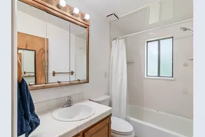 6566 S 2425 E, Cottonwood Heights, UT 84121 - Photo 25