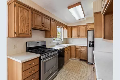 6566 S 2425 E, Cottonwood Heights, UT 84121 - Photo 15