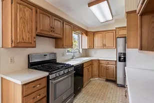 6566 S 2425 E, Cottonwood Heights, UT 84121 - Photo 15