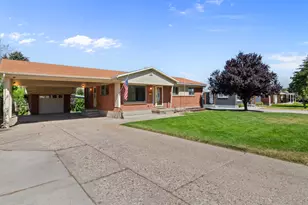 6566 S 2425 E, Cottonwood Heights, UT 84121 - Photo 3