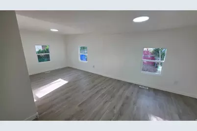 8949 S Reliance Dr W, Sandy, UT 84070 - Photo 37