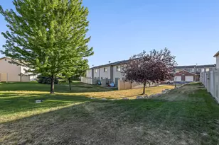 652 W 800 N, Clinton, UT 84015 - Photo 3