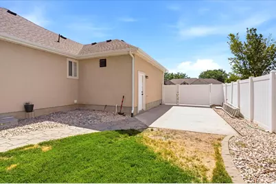 882 N 3625 W, Layton, UT 84041 - Photo 33