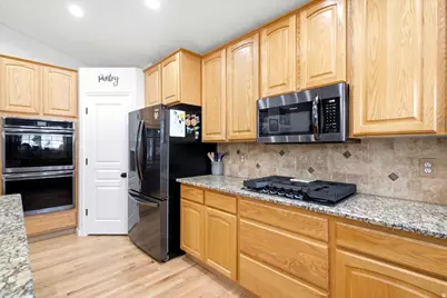 882 N 3625 W, Layton, UT 84041 - Photo 9