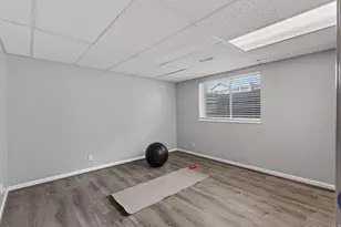 1317 E Knollwood Dr, Sandy, UT 84092 - Photo 45