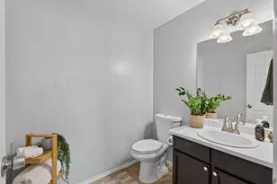 1317 E Knollwood Dr, Sandy, UT 84092 - Photo 23