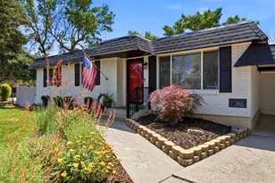 2562 E Dolce Vita Ct S, Cottonwood Heights, UT 84121 - Photo 3