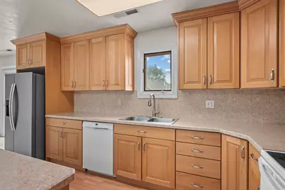 328 E Heather Ridge Cir, Sandy, UT 84070 - Photo 3
