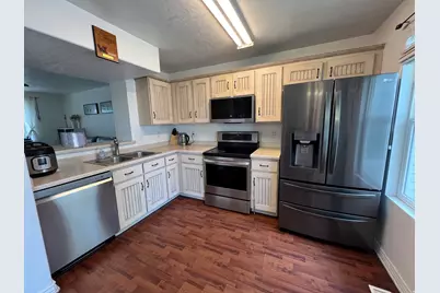 7966 N Dundee Dr, Eagle Mountain, UT 84005 - Photo 7