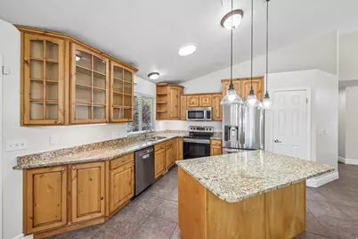 8022 S Peregrine Pl, Sandy, UT 84094 - Photo 15