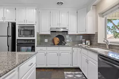 2370 E Quail Run Cir, Sandy, UT 84093 - Photo 9