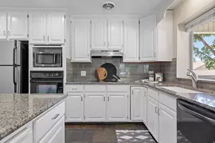 2370 E Quail Run Cir, Sandy, UT 84093 - Photo 9