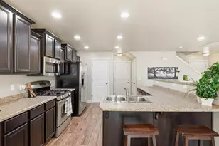1649 N Hollyhock Cir W, Farmington, UT 84025 - Photo 11